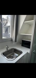 Chambre au pied de la Tour Eiffel