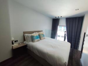靠近naiharn beach , utopia residence pool view,A208