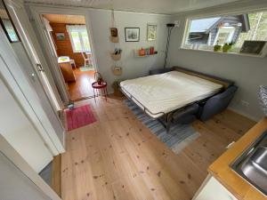 Thilens cottage by lake Bunn