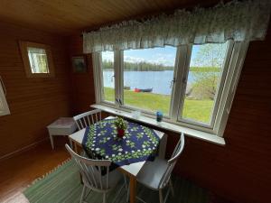 Thilens cottage by lake Bunn