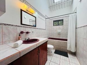 Wow Epic River-view Fam crib