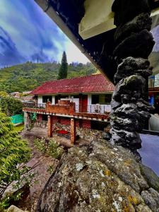 Wow Epic River-view Fam crib