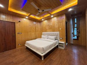 Wood Luxury Hotels Kasauli