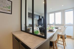 Séjour lumineux T3 moderne, balcon & ascenseur