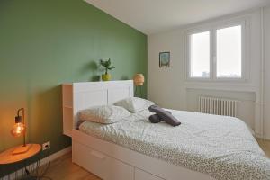 Séjour lumineux T3 moderne, balcon & ascenseur