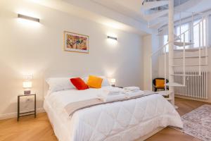 Elegant Duplex with Modern Design in Central Milan