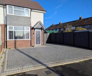 3 bedroom, 3 en-suite modern home