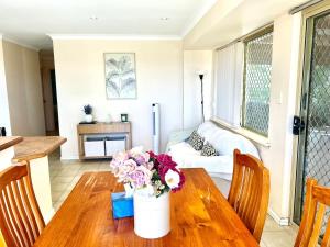 Pet friendly home near Adventure World Fiona Murdoch