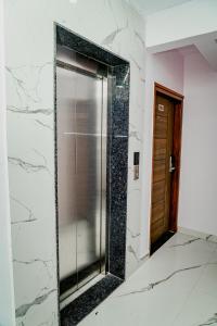 Keerthis Comforts - Near to Kempegowda International Airport Bengaluru