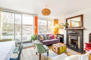 Bright & Bold Hackney Escape