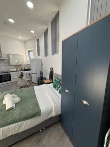 Modern Studio - Central Location - Parking & Wi-Fi