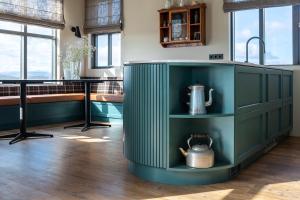 Northern Lights Above - Skylight Views From Bed