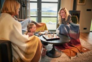 Northern Lights Above - Skylight Views From Bed