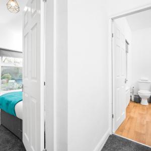Stylish 2 Bed House - Harborne High Street - Street Parking - Fast Wi-Fi - Netflix 62WL