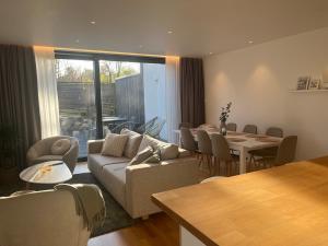 Enastående modernt parhus nära Stockholm City