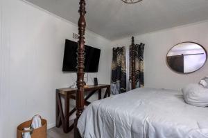 Spacious Backyard • Alfresco Dining • Pet Friendly