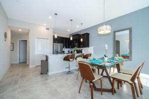 1147CR CHAMPIONS GATE,CONDO + GAME ROOM