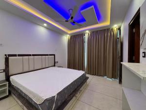 Evergreen Heights - Balcony - Rooftop - Family Groups