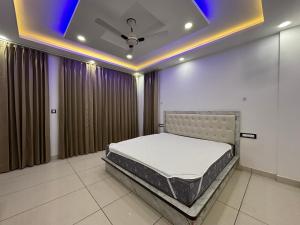 Evergreen Heights - Balcony - Rooftop - Family Groups