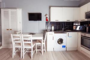 Central Apartment by the Meadows 9