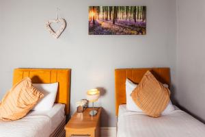 Central Apartment by the Meadows 9