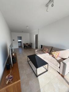 Alquiler temporal con cochera privada zona centro