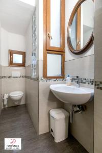 Florentine Apt Pontevecchio by Florence Sweet Homes