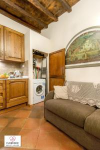 Florentine Apt Pontevecchio by Florence Sweet Homes