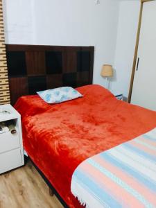 Bed in a room 2 blocks from Tres Cruces and PB