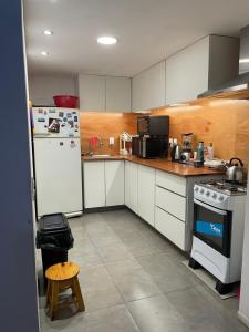 Bed in a room 2 blocks from Tres Cruces and PB