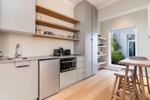 Broadway Studio, Newlands - 1Bed - 1Bath - 2 Guests