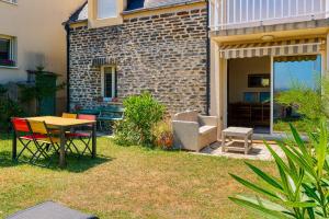 Apartment with a stunning 180 view & private garden 4 guests baby