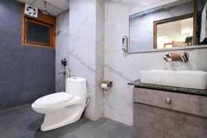 Restin Hotels near Botanical garden and Amity University