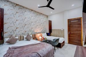 Restin Hotels near Botanical garden and Amity University