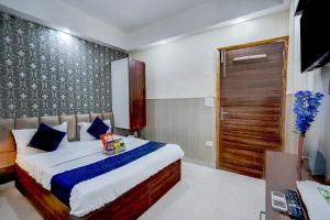 Restin Hotels near Botanical garden and Amity University
