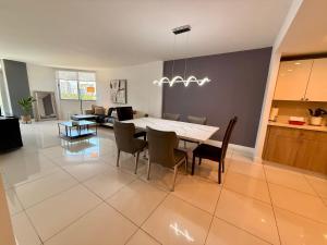 SPECIAL Beautiful Modern Beach Condo