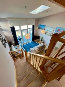 Sea Breeze Stay - 3-Bed Coastal Gem with Private Balcony - Westward Ho!