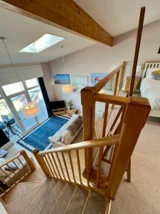 Sea Breeze Stay - 3-Bed Coastal Gem with Private Balcony - Westward Ho!