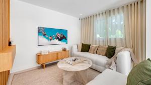 VACATION MARBELLA I Villa Ava, Private Heated Pool, Rooftop Hot Tub, Sauna, Luxury Interior, Golf and Sea Nearby