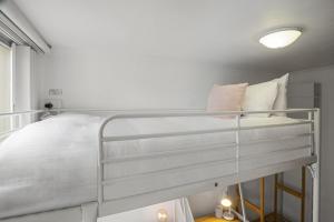 Central CBD Apartment - Flinders St & Fast WiFi!