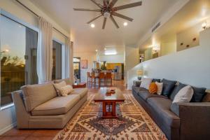 Catalina Foothills and Mountain Views, 3 BR 2 BA, Garage
