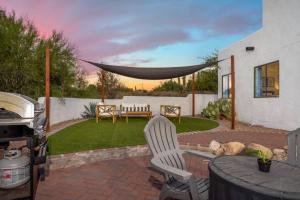 Catalina Foothills and Mountain Views, 3 BR 2 BA, Garage