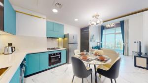 Vacationer Holiday Homes l Elegant 1 Bedroom l Arjan l Pool with View Deck
