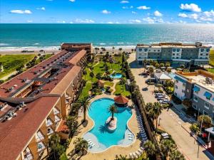 Seashell Retreat - Beachfront Condo with Pools and Cabanas