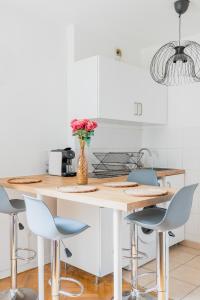 Charmant 2 pièces rénové Porte de Paris avec parking