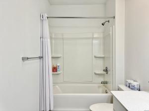Brand New Condo with Balcony Washer Dryer 542Blvd