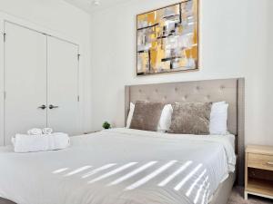 Brand New Condo with Balcony Washer Dryer 542Blvd