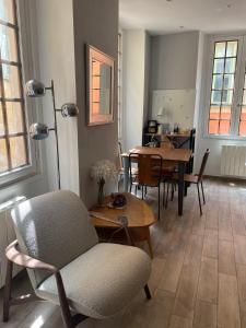 Authentic Nice Old Town, separate bedroom, AC