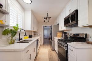 Elegant 3 Bedroom 2 Bathroom With EV Charging Near Santa Anita