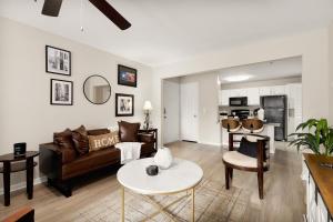 Premium 2BR Escape Pool Gym and Minutes to DT Austin